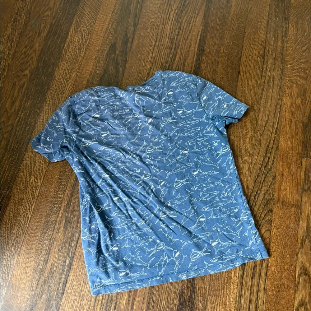 Gap kids boys blue shark shirt
